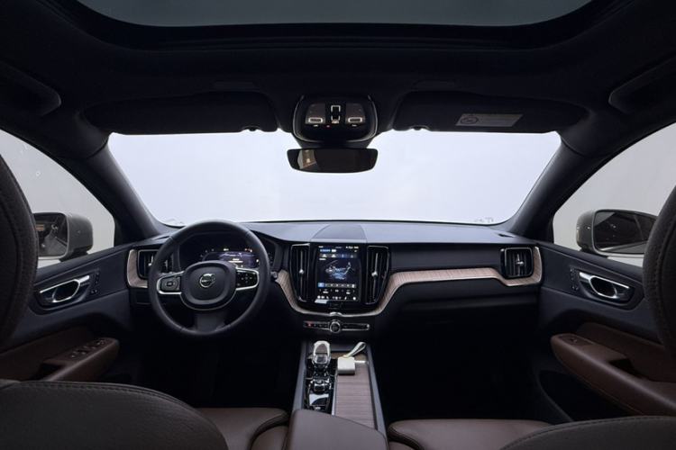 Used Volvo XC60 2023 B5 4x4 Smart Luxury Edition Interior 8