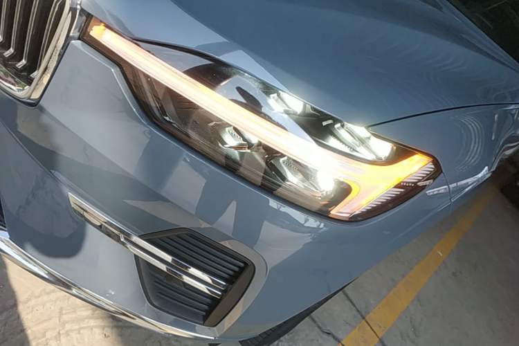 Used Volvo XC60 2023 B5 4x4 Smart Luxury Edition Left Front Headlight