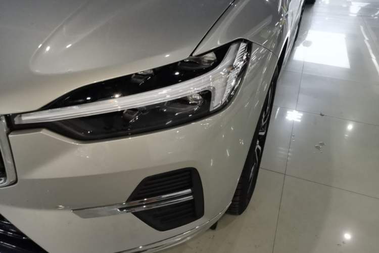 Used Volvo XC60 2023 B5 4x4 Smart Luxury Edition Left Front Headlight