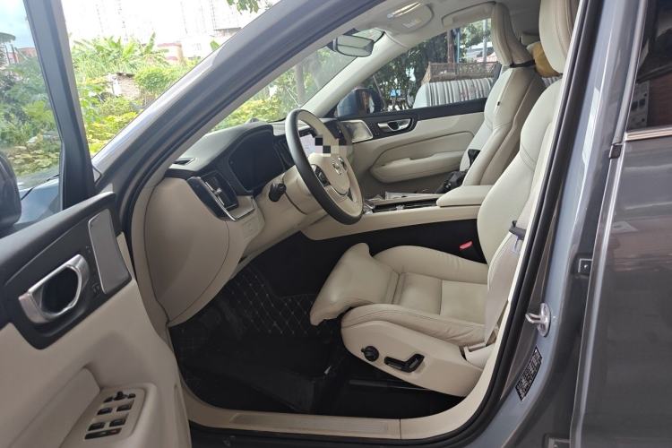 Used Volvo XC60 2023 B5 4x4 Smart Luxury Edition Left Front Seat