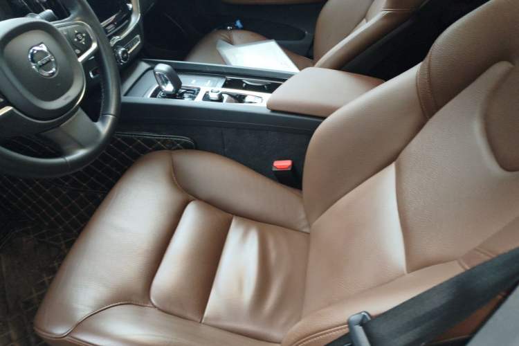 Used Volvo XC60 2023 B5 4x4 Smart Luxury Edition Left Front Seat