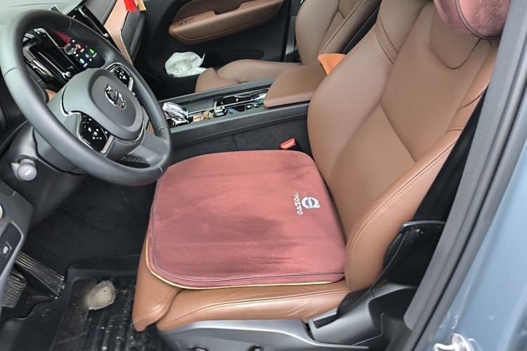 Used Volvo XC60 2023 B5 4x4 Smart Luxury Edition Left Front Seat