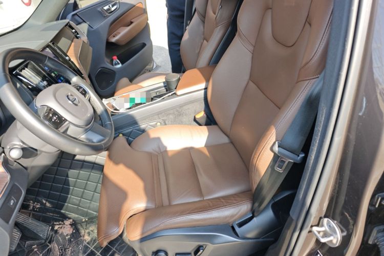 Used Volvo XC60 2023 B5 4x4 Smart Luxury Edition Left Front Seat