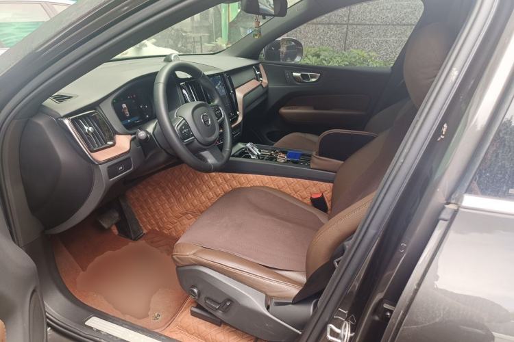 Used Volvo XC60 2023 B5 4x4 Smart Luxury Edition Left Front Seat