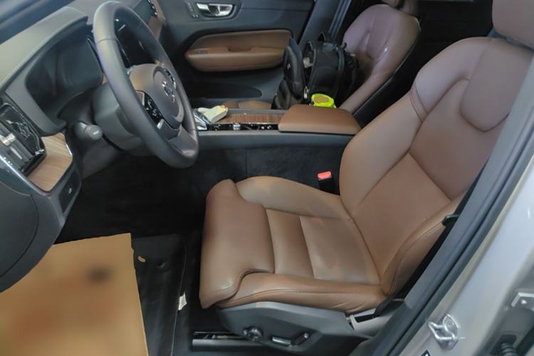 Used Volvo XC60 2023 B5 4x4 Smart Luxury Edition Left Front Seat