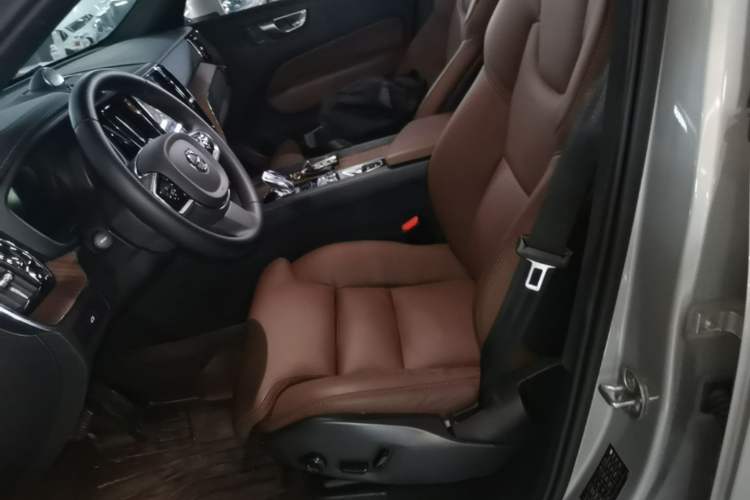 Used Volvo XC60 2023 B5 4x4 Smart Luxury Edition Left Front Seat