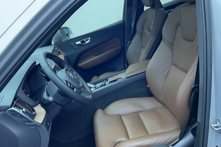 Used Volvo XC60 2023 B5 4x4 Smart Luxury Edition Left Front Seat