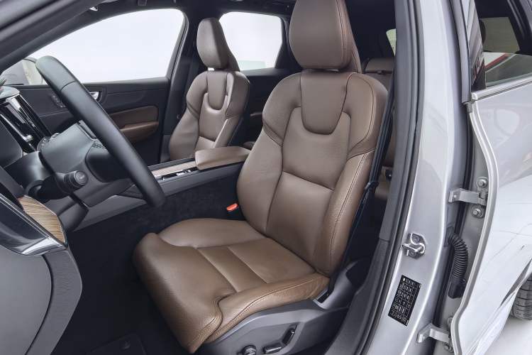 Used Volvo XC60 2023 B5 4x4 Smart Luxury Edition Left Front Seat