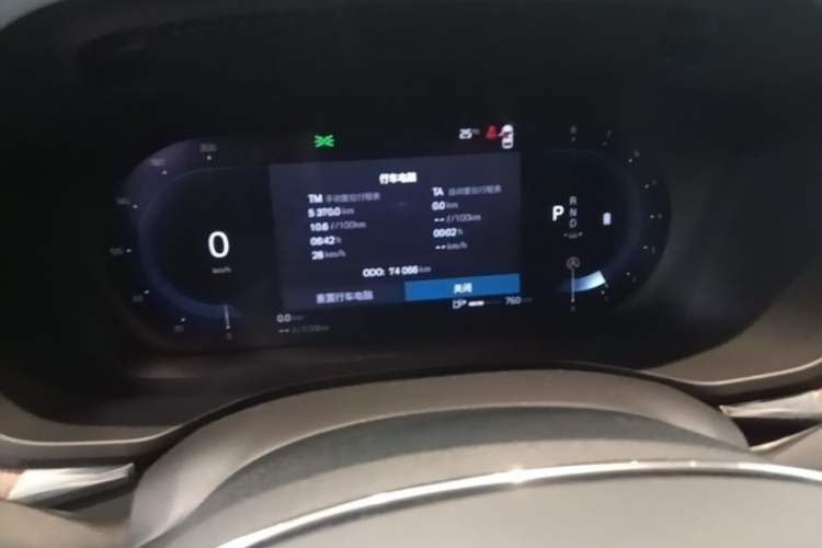 Used Volvo XC60 2023 B5 4x4 Smart Luxury Edition Odometer Close Up