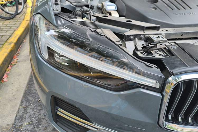 Used Volvo XC60 2023 B5 4x4 Smart Luxury Edition Right Front Headlight