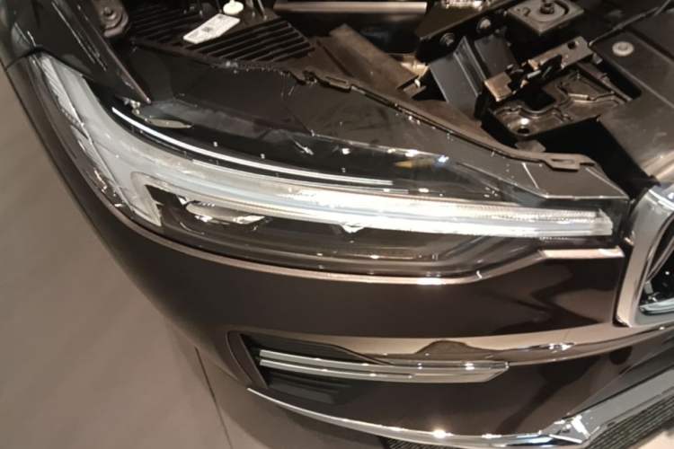 Used Volvo XC60 2023 B5 4x4 Smart Luxury Edition Right Front Headlight