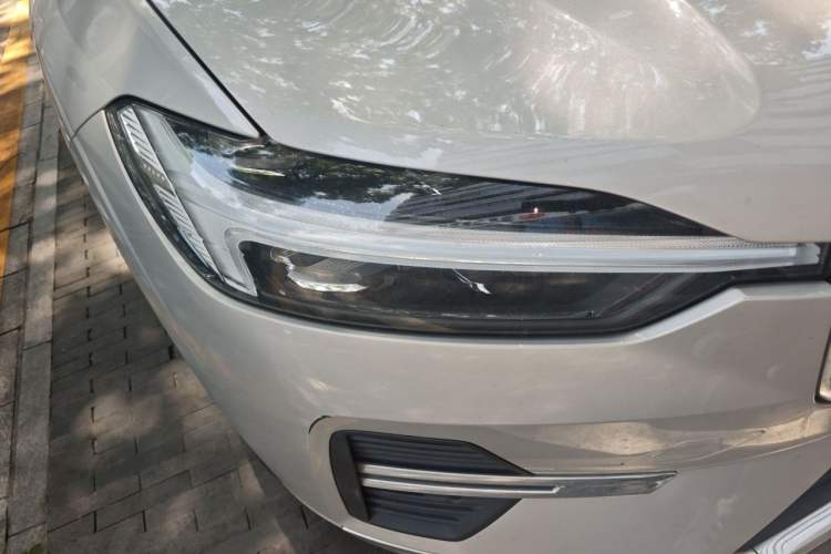 Used Volvo XC60 2023 B5 4x4 Smart Luxury Edition Right Front Headlight