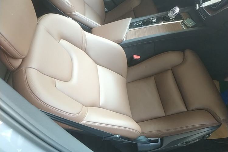 Used Volvo XC60 2023 B5 4x4 Smart Luxury Edition Right Front Seat