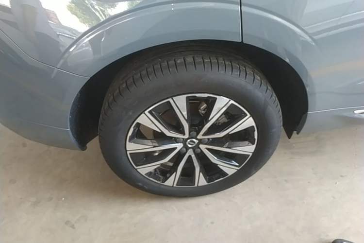Used Volvo XC60 2023 B5 4x4 Smart Luxury Edition Right Rear Wheel Hub