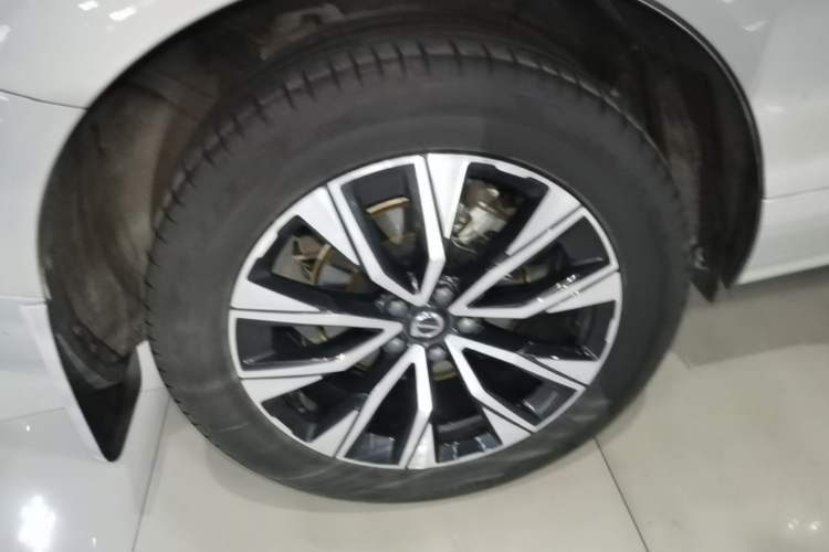 Used Volvo XC60 2023 B5 4x4 Smart Luxury Edition Right Rear Wheel Hub