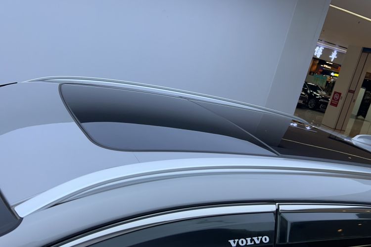 Used Volvo XC60 2023 B5 4x4 Smart Luxury Edition Roof