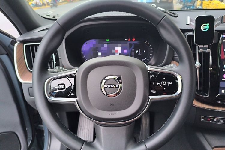 Used Volvo XC60 2023 B5 4x4 Smart Luxury Edition Steering Wheel