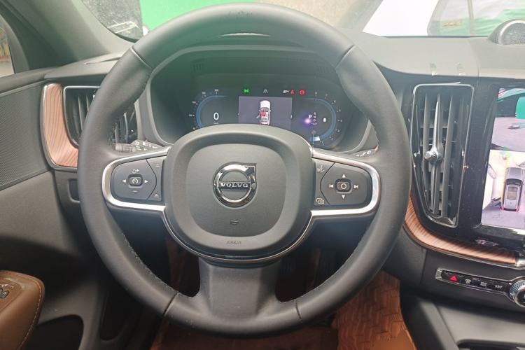 Used Volvo XC60 2023 B5 4x4 Smart Luxury Edition Steering Wheel