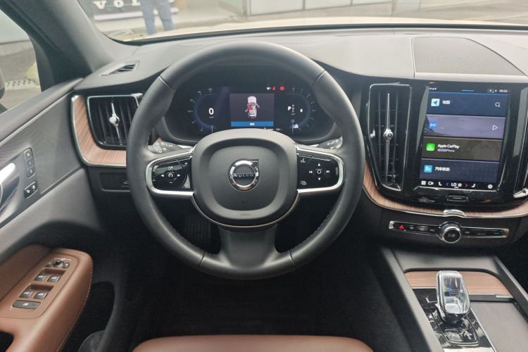 Used Volvo XC60 2023 B5 4x4 Smart Luxury Edition Steering Wheel