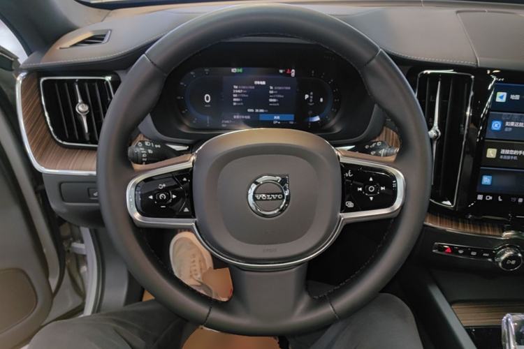 Used Volvo XC60 2023 B5 4x4 Smart Luxury Edition Steering Wheel