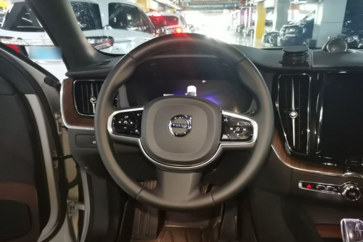 Used Volvo XC60 2023 B5 4x4 Smart Luxury Edition Steering Wheel