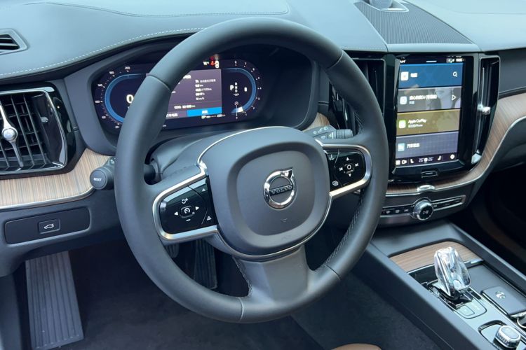 Used Volvo XC60 2023 B5 4x4 Smart Luxury Edition Steering Wheel