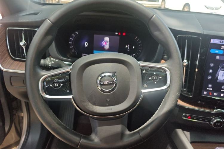 Used Volvo XC60 2023 B5 4x4 Smart Luxury Edition Steering Wheel