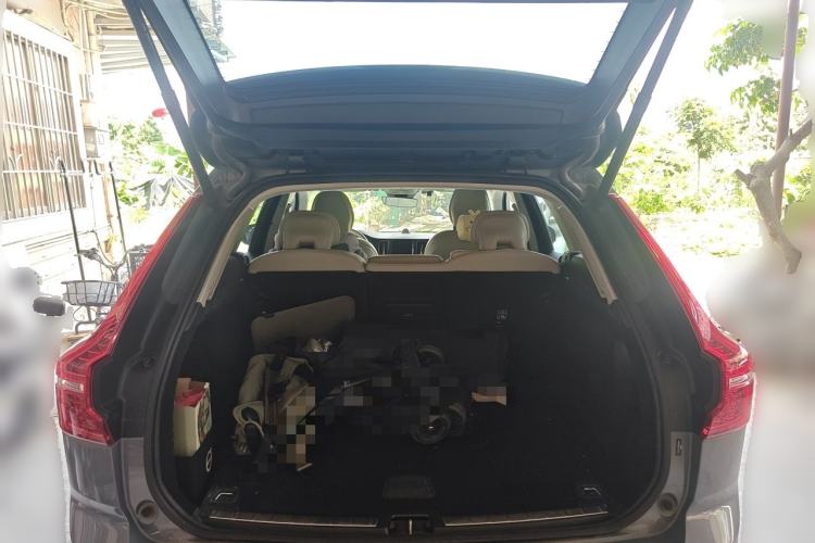 Used Volvo XC60 2023 B5 4x4 Smart Luxury Edition Trunk