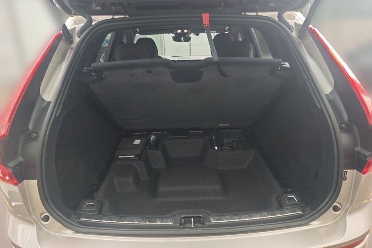 Used Volvo XC60 2023 B5 4x4 Smart Luxury Edition Trunk