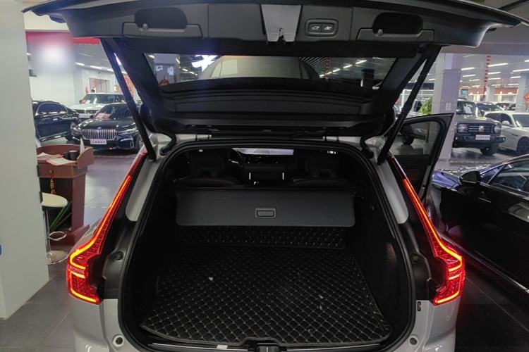 Used Volvo XC60 2023 B5 4x4 Smart Luxury Edition Trunk