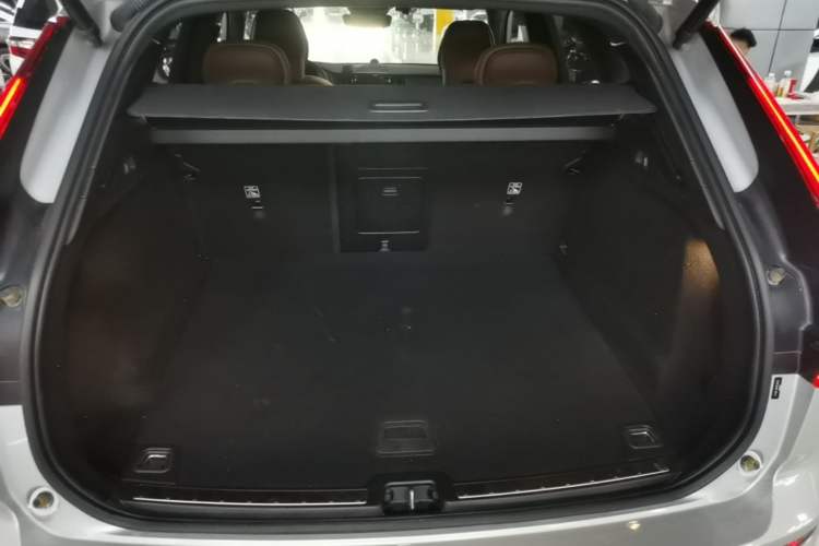 Used Volvo XC60 2023 B5 4x4 Smart Luxury Edition Trunk