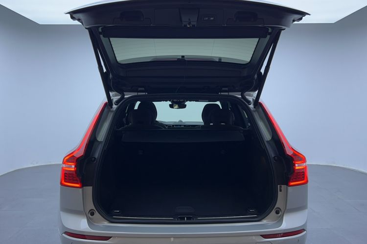 Used Volvo XC60 2023 B5 4x4 Smart Luxury Edition Trunk