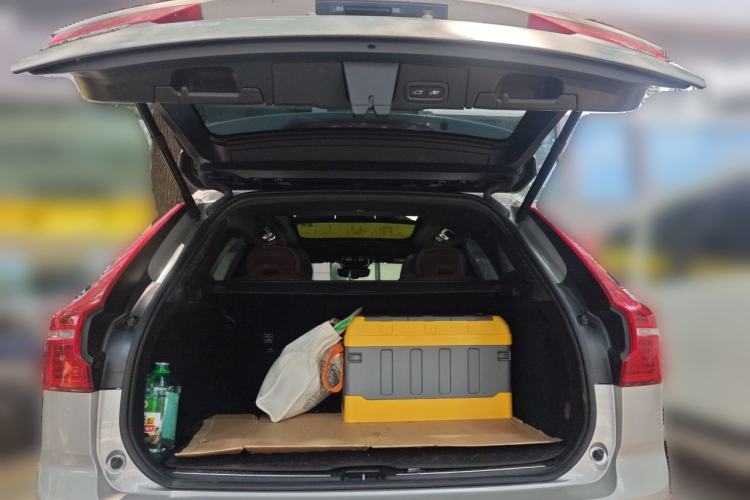 Used Volvo XC60 2023 B5 4x4 Smart Luxury Edition Trunk