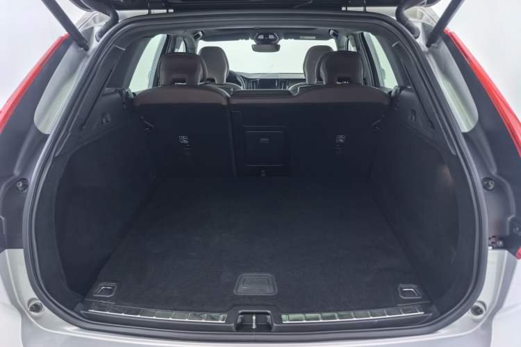 Used Volvo XC60 2023 B5 4x4 Smart Luxury Edition Trunk