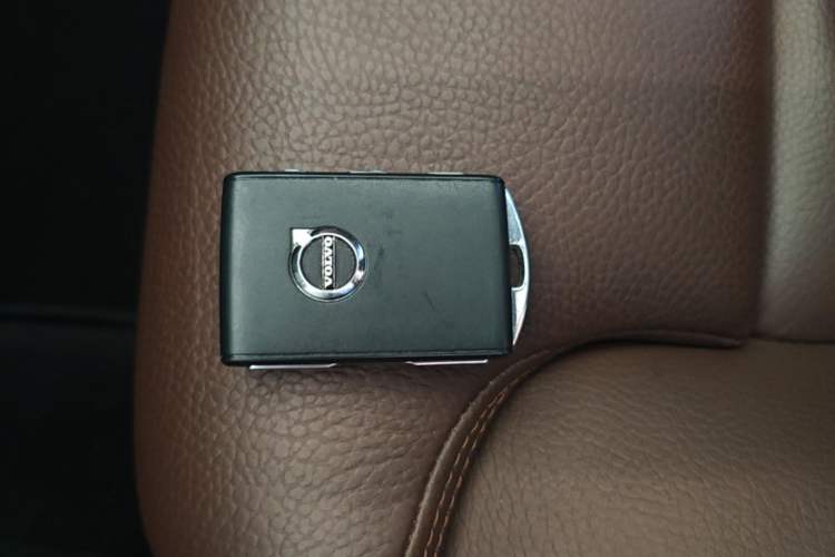 Used Volvo XC60 2023 B5 4x4 Smart Luxury Edition Vehicle Key