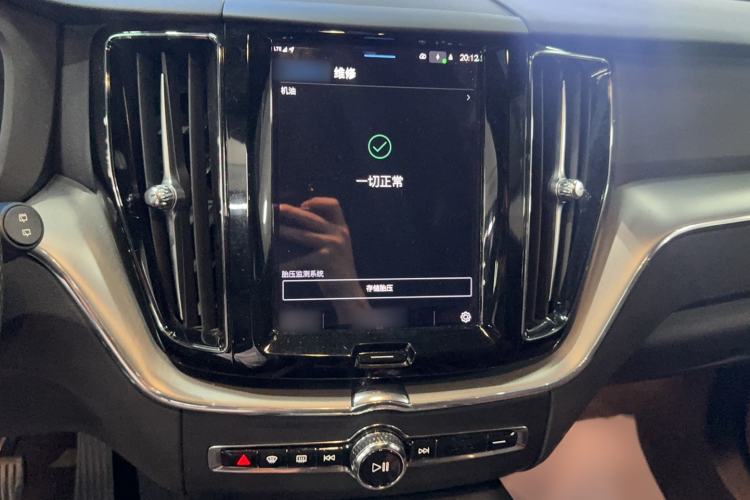 Used Volvo XC60 2023 B5 4x4 Smart Luxury Edition Audio And AC Panel