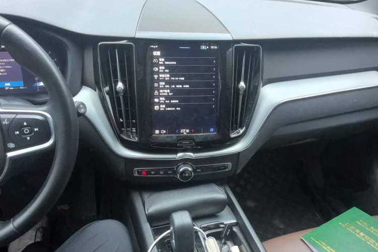 Used Volvo XC60 2023 B5 4x4 Smart Luxury Edition Audio And AC Panel