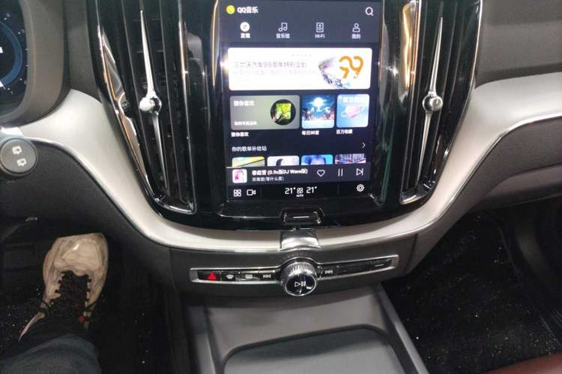 Used Volvo XC60 2023 B5 4x4 Smart Luxury Edition Audio And AC Panel