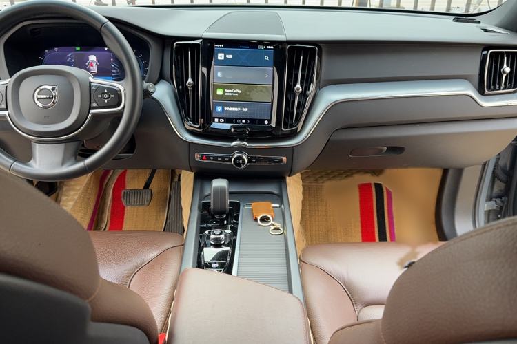 Used Volvo XC60 2023 B5 4x4 Smart Luxury Edition Audio And AC Panel
