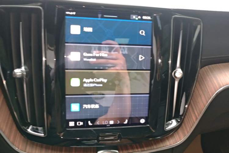 Used Volvo XC60 2023 B5 4x4 Smart Luxury Edition Audio And AC Panel