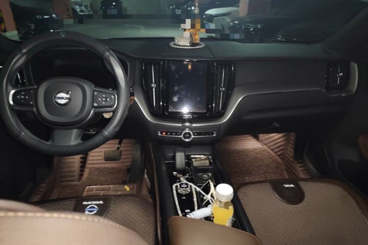 Used Volvo XC60 2023 B5 4x4 Zhiyi Sport Edition Center Console
