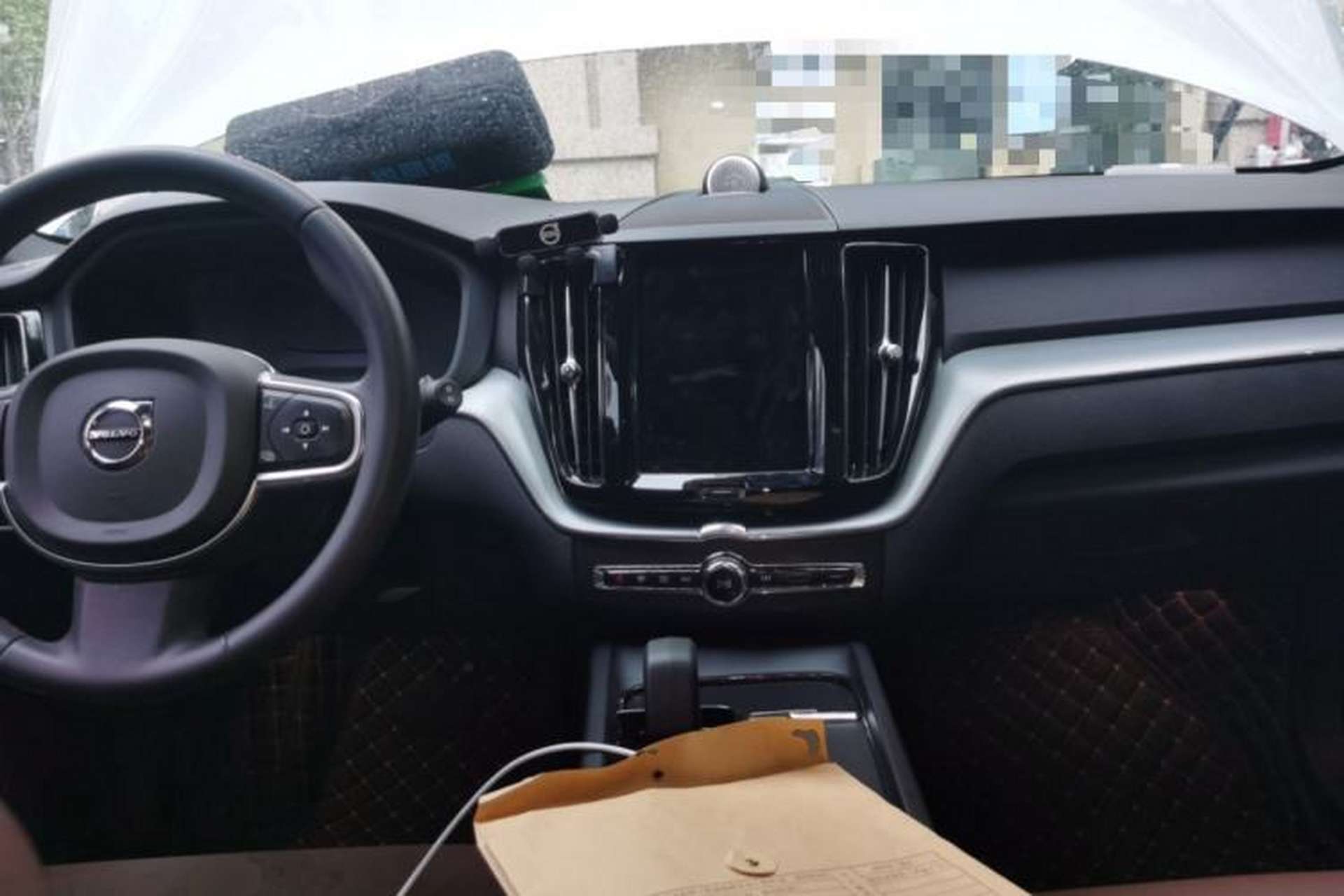 Used Volvo XC60 2023 B5 4x4 Smart Luxury Edition Center Console