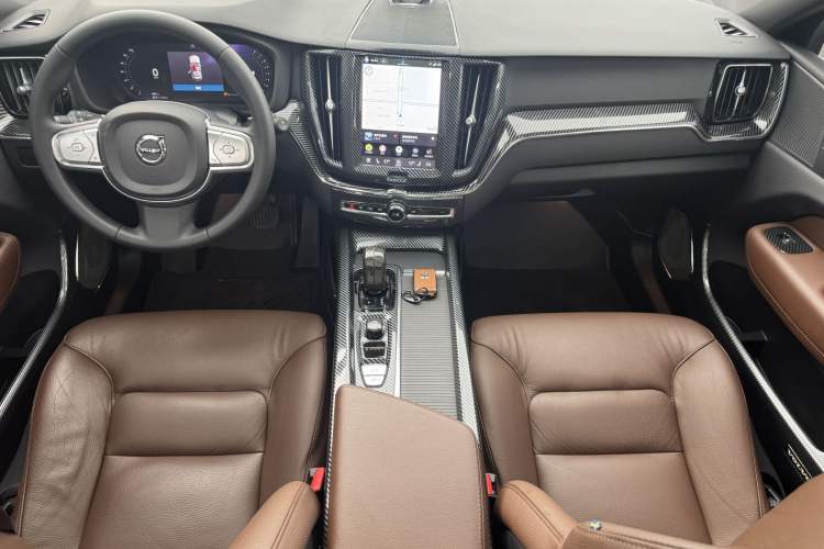 Used Volvo XC60 2023 B5 4x4 Smart Luxury Edition Center Console