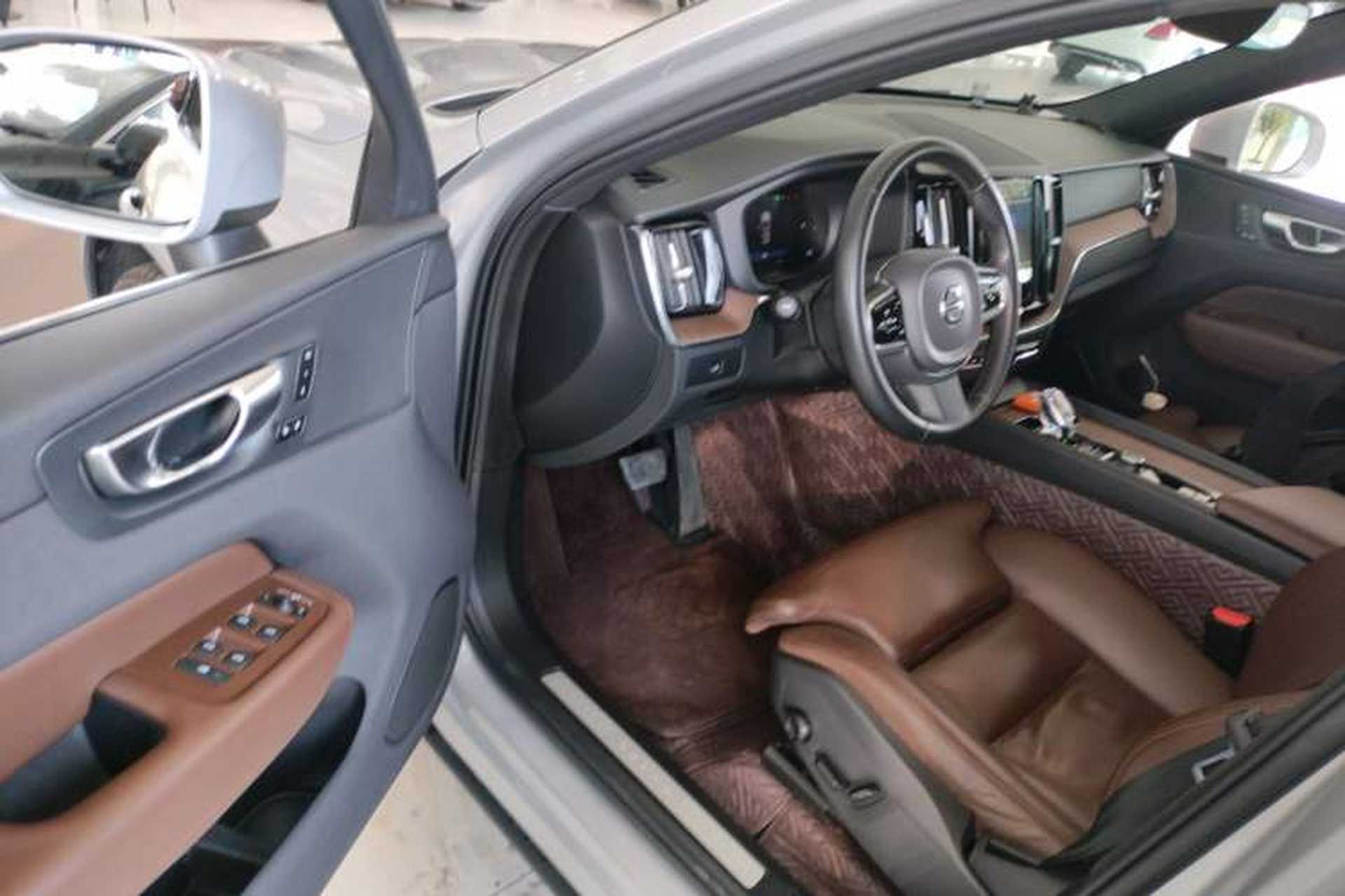Used Volvo XC60 2023 B5 4x4 Smart Luxury Edition Driver Seat