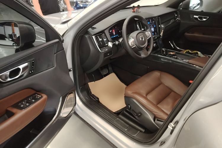 Used Volvo XC60 2023 B5 4x4 Smart Luxury Edition Driver Seat
