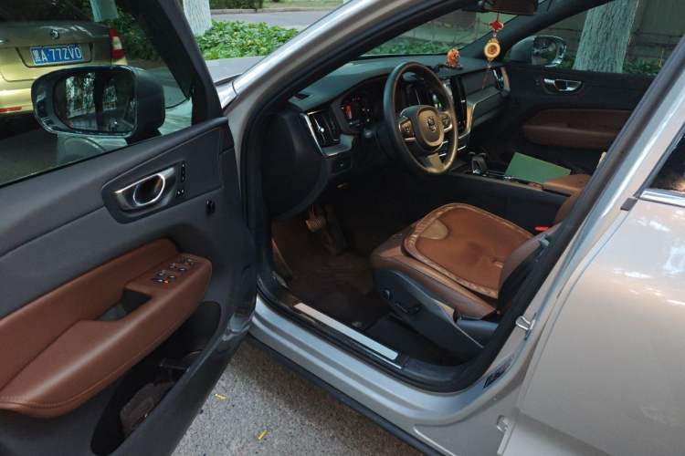 Used Volvo XC60 2023 B5 4x4 Smart Luxury Edition Driver Seat
