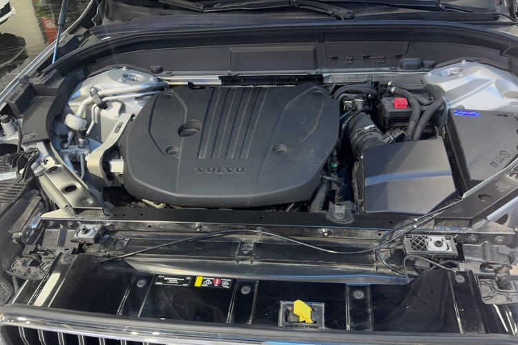 Used Volvo XC60 2023 B5 4x4 Smart Luxury Edition Engine Bay