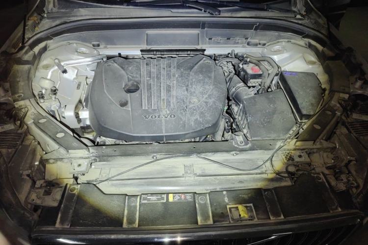 Used Volvo XC60 2023 B5 4x4 Zhiyi Sport Edition Engine Bay