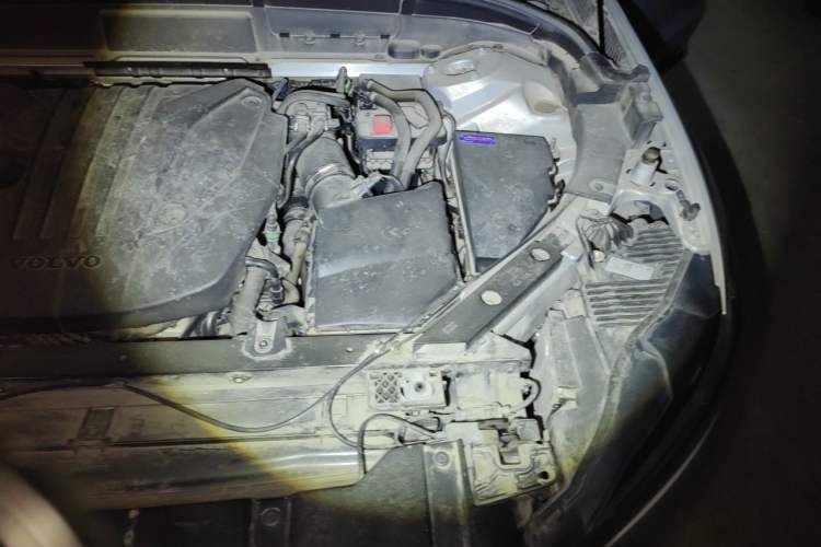 Used Volvo XC60 2023 B5 4x4 Zhiyi Sport Edition Engine Bay Left