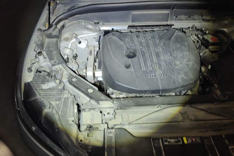 Used Volvo XC60 2023 B5 4x4 Zhiyi Sport Edition Engine Bay Right